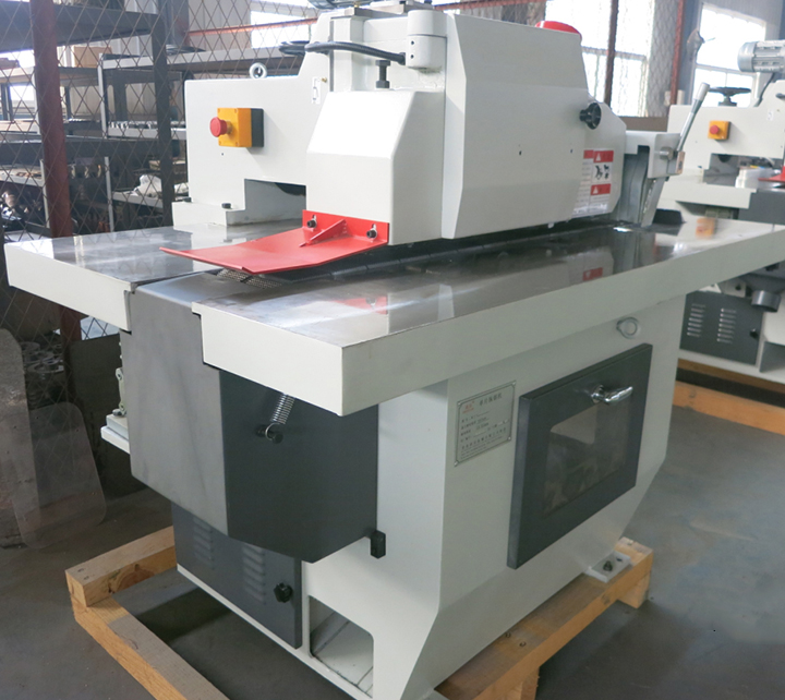 Single blade rip saw(Sawing machines)